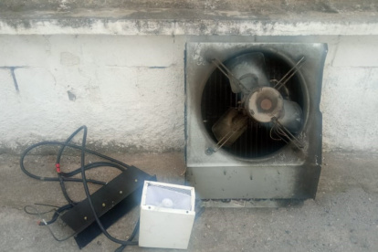 Evidencia. El sospechoso tenía listo el material sustraído para llevárselo.