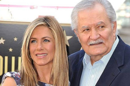 Jennifer, junto a su padre, el día en que recibió una estrella en el Paseo de la Fama en Hollywood.