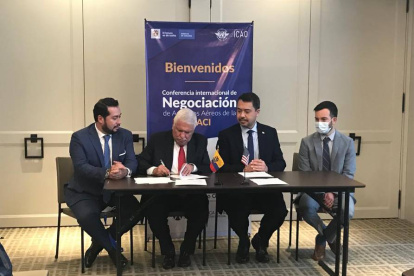 El ministro de Transporte y Obras Públicas, Marcelo Cabrera, durante la firma de memorandos de entendimiento.