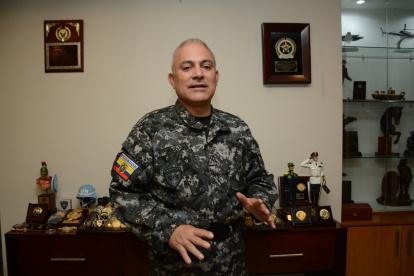 Trabajo. El comandante de la Policía Fausto Salinas señala que si no se hubiese intervenido los resultados serían peores.