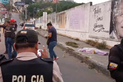 Evidencia. En la escena del crimen se recopiló tres indicios balísticos, la policía investiga la muerte violenta.