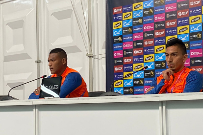 Carlos Gruezo en rueda de prensa.