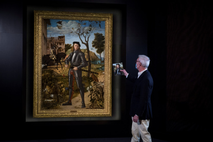 La obra "Joven caballero en un paisaje", del pintor cuatrocentista italiano Vittore Carpaccio, en una fotografía de archivo.