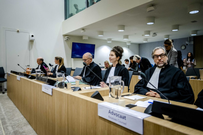 La justicia neerlandesa escucha los testimonios en la audiencia.
