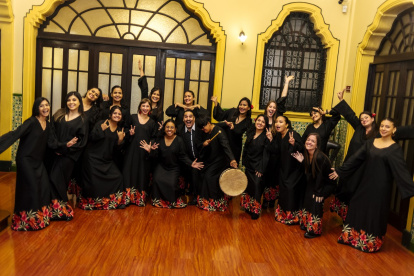 Cantawarmi. Fue fundado en 2015 como una continuación del coro de la Universidad de Guayaquil.