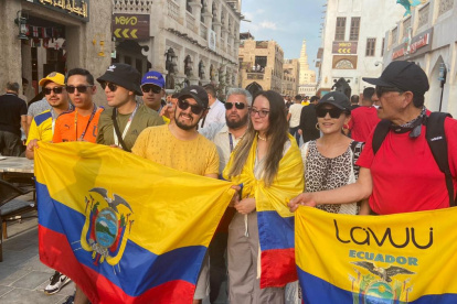 Hinchada ecuatoriana en Doha.