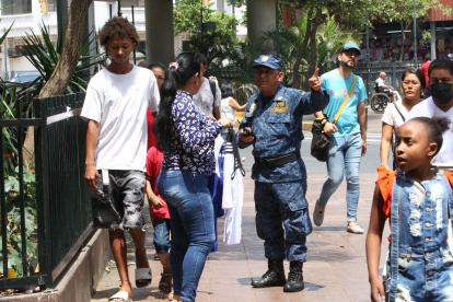 En controles del espacio público, han surgido enfrentamientos entre municipales y vendedores.