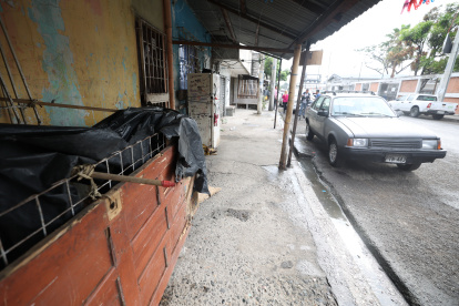 Guayaquil. En este lugar estaban los heridos. La niña en brazos del padre.
