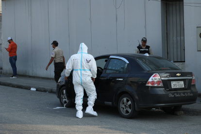 Dos serían los delincuentes que acabaron con la vida de taxista informal en Guayaquil.