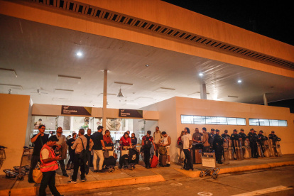 Otros viajeros no pudieron salir desde el aeropuerto local