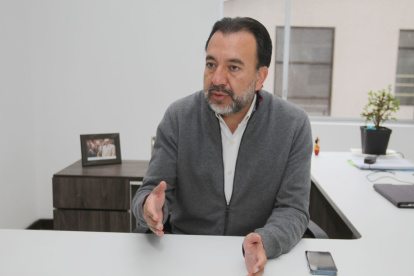 Fue titular de la Secretaría de Planificación y Desarrollo (Senplades) en el gobierno de Rafael Correa.