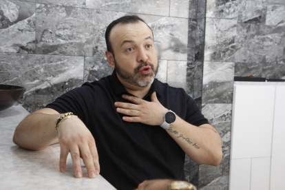 El doctor lanzará este 25 de noviembre una campaña contra el maltrato a la mujer.