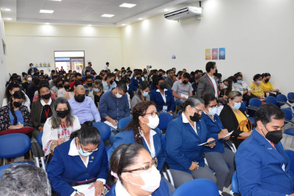 La cita se desarrolla en el Colegio Politécnico.