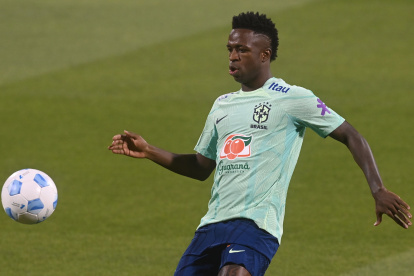 Doha (Qatar), 20/11/2022.- Vinicius Junior of Brazil performs during his team"s training session in Doha, Qatar, 20 November 2022. Brazil will face Serbia in their FIFA World Cup 2022 group G match on 24 November. (Mundial de Fútbol, Brasil, Catar) EFE/EPA/NEIL HALL