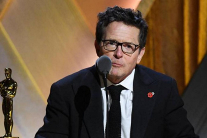 Michael J. Fox se retiró de la actuación, pero los homenajes e invitaciones no cesan para él.