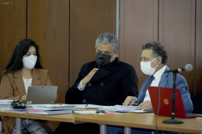 Testimonio. Pablo Celi junto a su abogado Marcelo Ron durante el día 38 de juzgamiento por delincuencia organizada.