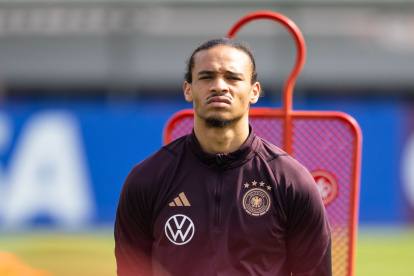 Leroy Sané no terminó la última práctica con Alemania y será baja para el debut contra Japón.