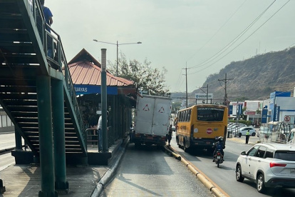 El accidente se encuentra registrado por las cámaras de seguridad de la parada