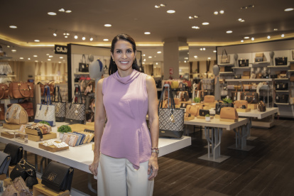 Priscila Altamirano, es presidenta de Almacenes De Prati desde 2016, aunque su trayectoria en la empresa suma más de 20 años. Fue vicepresidenta comercial y vicepresidenta de compras. Tiene un MBA obtenido en Chile y un diplomado en Gerencia Estratégica del Tecnológico de Monterrey (México).