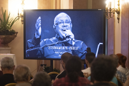 Una fotografía del trovador cubano Pablo Milanés, fallecido la víspera en Madrid (España), fue registrada este martes, 22 de noviembre, durante un homenaje de parte de la edición 43 del Festival Internacional de Nuevo Cine Latinoamericano, en La Habana (Cuba).