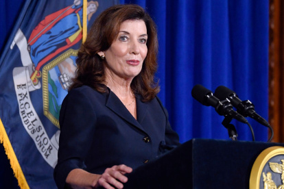 Kathy Hochul, la gobernadora de Nueva York que dispuso la medida.