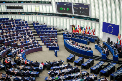 Fotografía de archivo de los eurodiputados durante una votación en el Parlamento Europeo en Estrasburgo, Francia, EFE/EPA/CHRISTOPHE PETIT TESSON