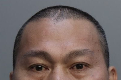 Fotografía cedida por el Departamento de Policía de Miami Beach que muestra a Wu Chen, un hombre buscado por su presunto vínculo a cuatro asesinatos cometidos el pasado fin de semana en una finca de cultivo de marihuana en Oklahoma (Estados Unidos). EFE/Departamento de Policía de Miami Beach