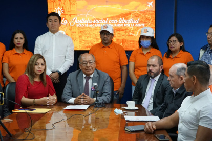 Enrique Chávez, presidente encargado de la ID, se reunió este 24 de noviembre  con los dirigentes de provincias para tomar nuevas resoluciones.