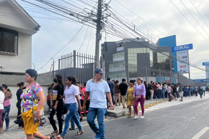 Los ciudadanos desde temprano se levantaron a buscar las ofertas que presentadas por Black Friday
