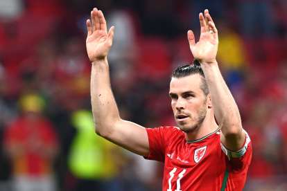 Gareth Bale, seleccionado de Gales, destaca por su experiencia y eficacia.