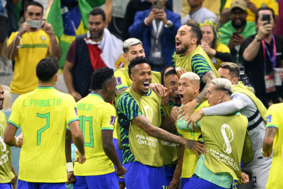Brasil pasa a liderar el grupo