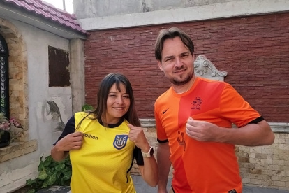 Es la primera vez que sus países natales se enfrentarán por la Copa del Mundo. Ambos están confiados en que ganarán y tendrán razones para molestar al otro.