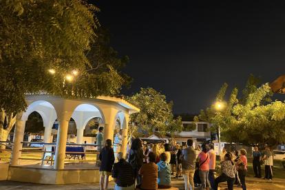 La construcción de la gasolinera ha sido motivo de reuniones de los residentes de la urbanización.