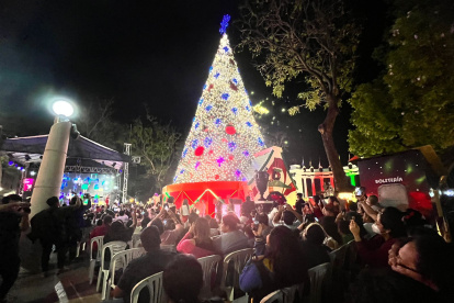 Un show completo antecedió al clásico evento en el Hemiciclo de La Rotonda. Cientos de familias disfrutaron del evento.