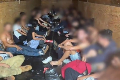 Los viajeros estaban sofocados dentro del contenedor