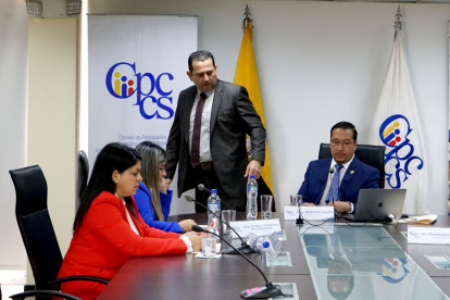 Hernán Ulloa, Francisco Bravo, María Fernanda Rivadeneira e Ibeth Estupiñán regresaron al CPCCS el miércoles 23 de noviembre luego de que el juez de La Concordia, Ángel Lindao Vera, les concedió medidas cautelares.
