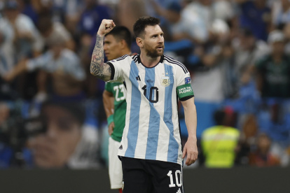 El argentino Lionel Messi celebra el primer tanto en la victoria ante los aztecas.
