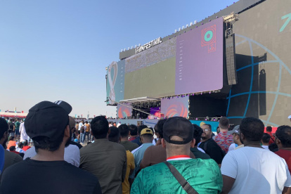Los aficionados de varios países acuden diariamente al FIFA Fan Fest.