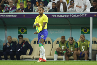 Neymar está lesionado y no jugará hasta los octavos de final del Mundial.
