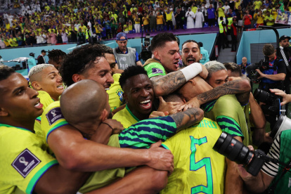 Brasil celebra su gol.