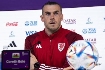 Doha (Qatar), 28/11/2022.- Wales national team player Gareth Bale during a press conference at the Qatar National Convention Center (QNCC) in Doha , Qatar, 28 November 2022. (Mundial de Fútbol, Catar) EFE/EPA/GEORGI LICOVSKI