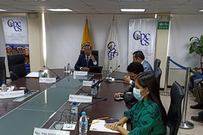 Hernán Ulloa anunció que ha pedido un examen especial de Contraloría para los consejeros que han faltado a varias sesiones del pleno del organismo.