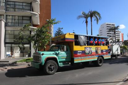 Circulación. La restricción aplica para ‘chivas’ con o sin pasajeros en el perímetro definido.