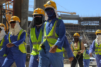 Obreros en construcción de los estadios de Qatar