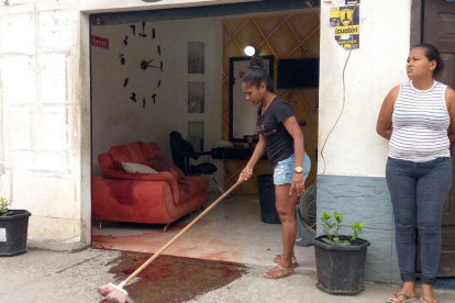 Esmeraldas. El ataque ocurrió dentro de un local del barrio Codesa.