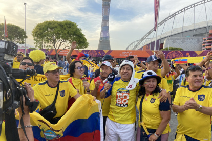 Nadie apagó el ímpetu de los aficionados tricolores en las afueras del estadio.