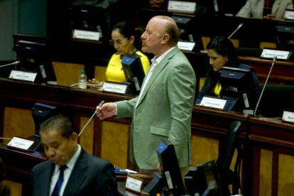 Sesión. En la reinstalación de la sesión más de 20 asambleístas participaron, en su mayoría cuestionaron.