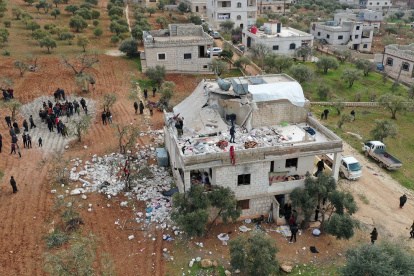 Un edificio destruido después de una misión antiterrorista realizada por las Fuerzas de Operaciones Especiales de EE. UU. en Atmeh, Siria, el 3 de febrero de 2022.