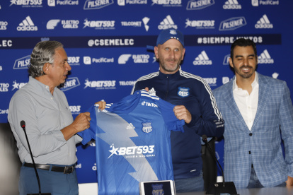 El entrenador de Emelec, Miguel Rondelli, tendrá contrato por una temporada.