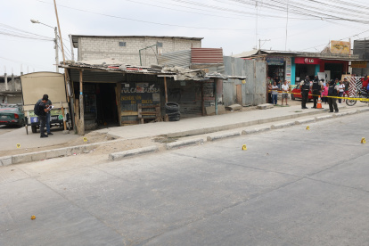 Guayaquil. El primer punto donde atacaron los criminales fue esta vulcanizadora. Una persona murió.